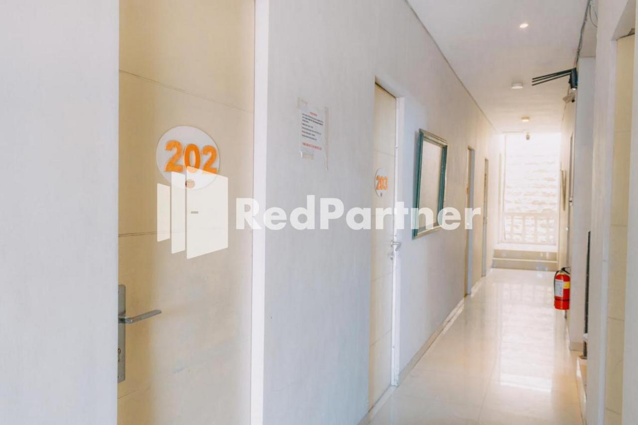 We Stay Residence Redpartner Surabaya Eksteriør bilde