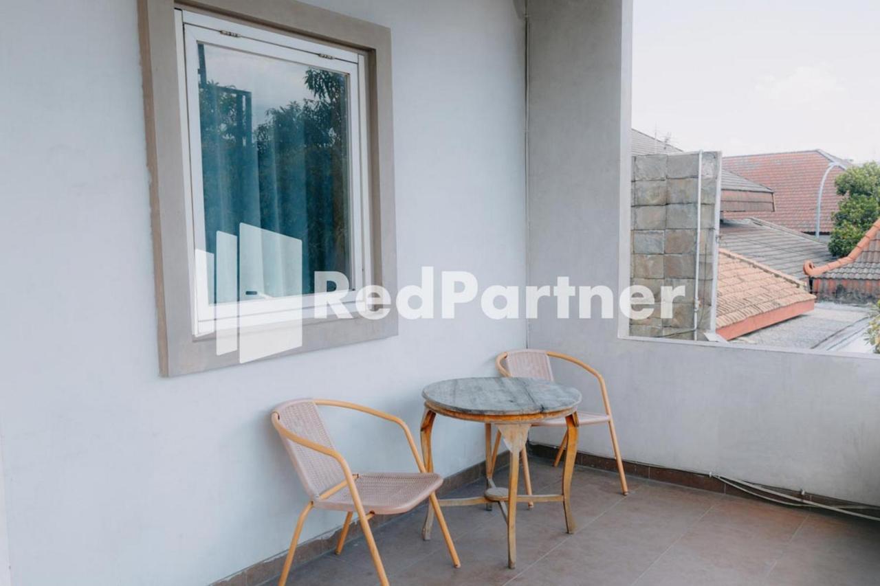 We Stay Residence Redpartner Surabaya Eksteriør bilde