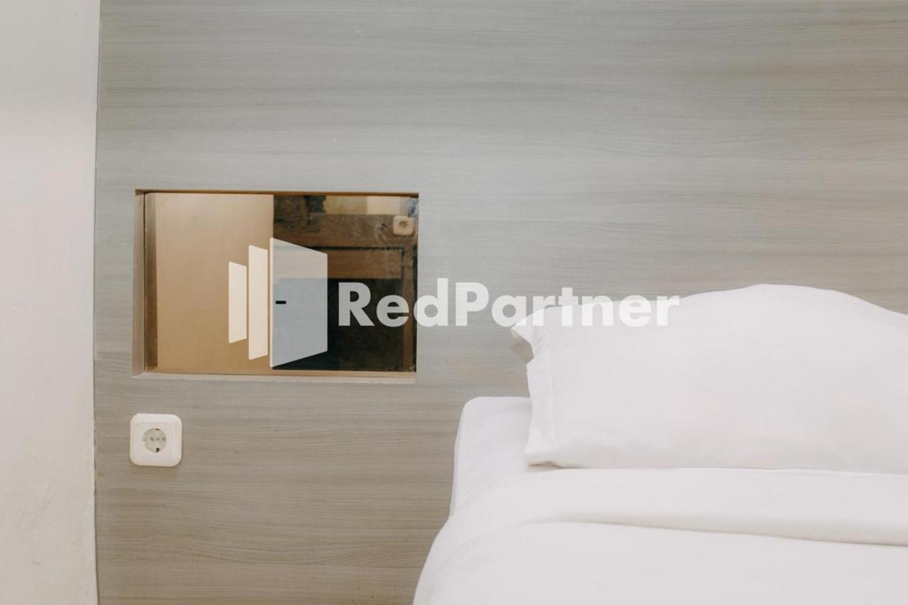 We Stay Residence Redpartner Surabaya Eksteriør bilde