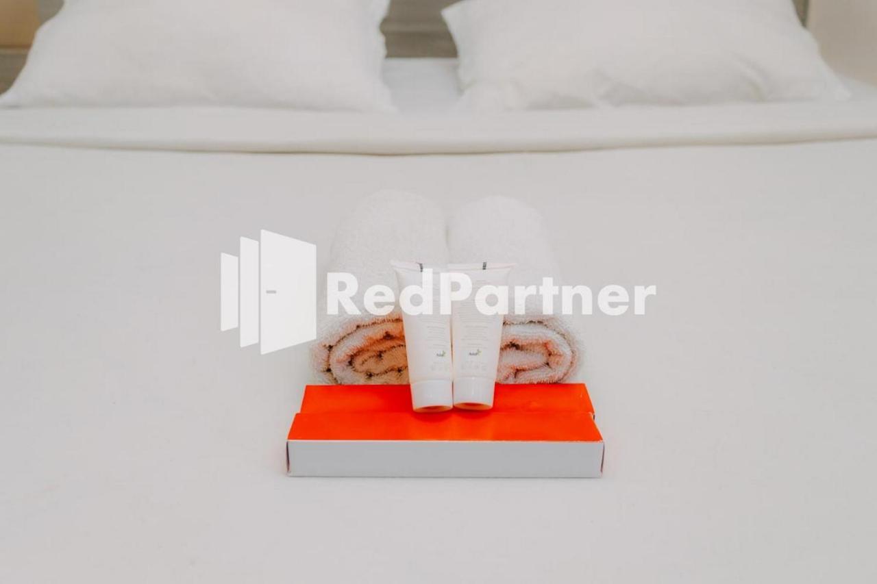 We Stay Residence Redpartner Surabaya Eksteriør bilde
